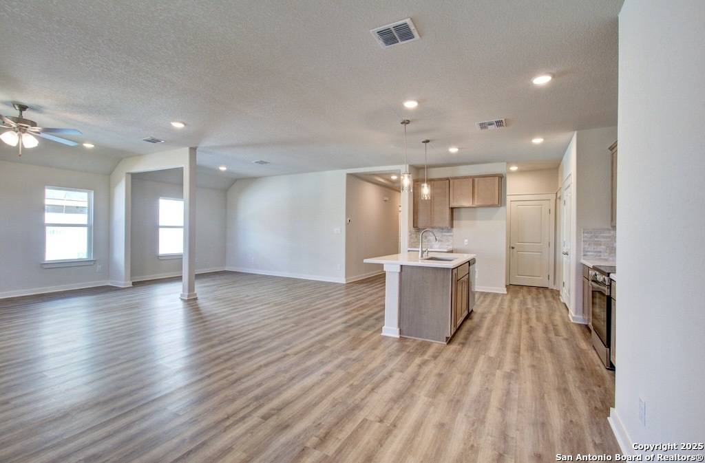 Converse, TX 78109,2514 White Daisy Hill