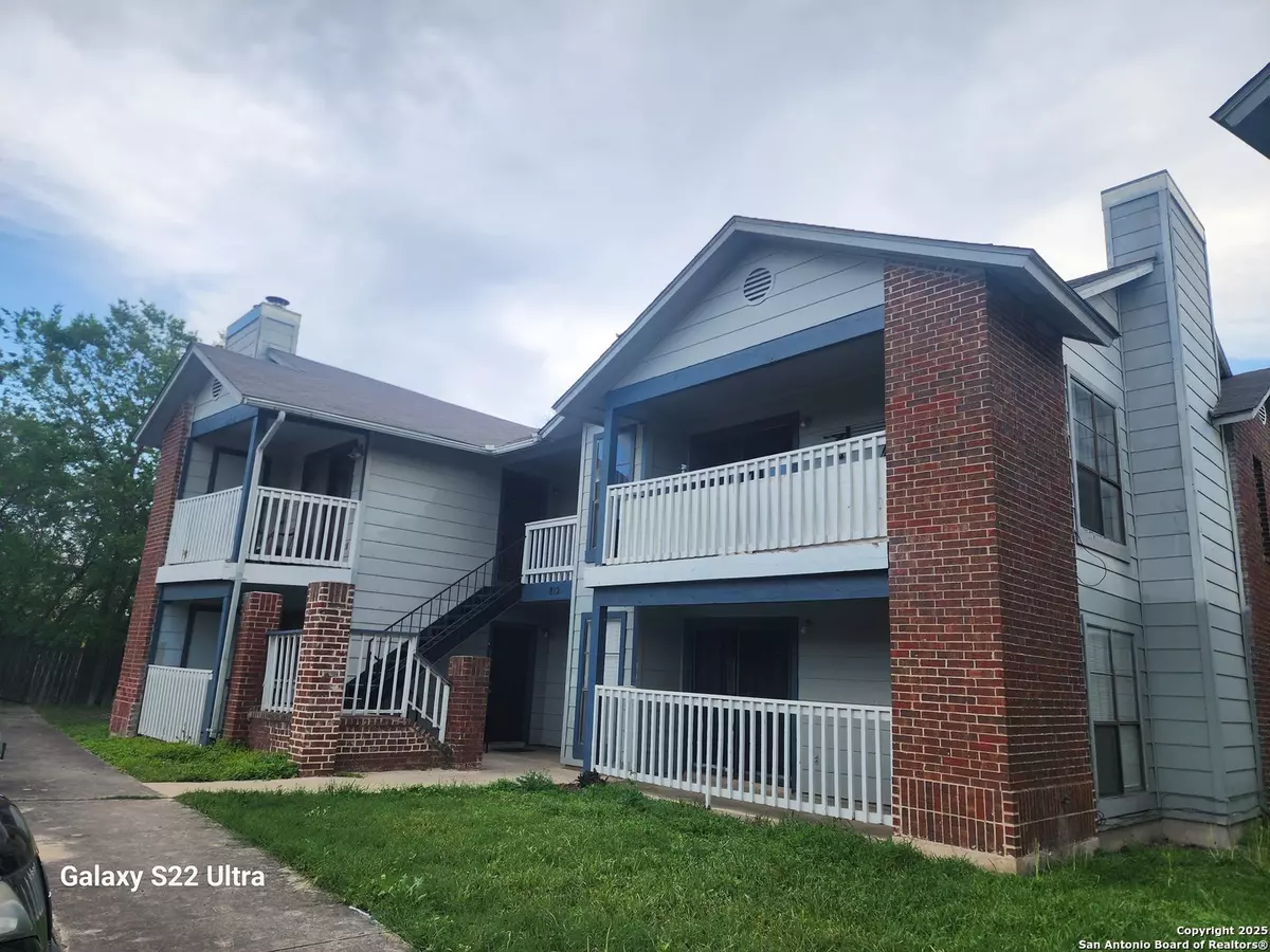 Converse, TX 78109-1328,812 STATION ST