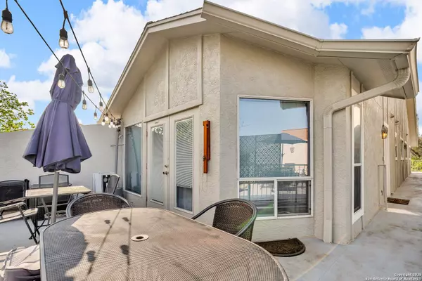 730 E Mather St UNIT I301, New Braunfels, TX 78130-4343
