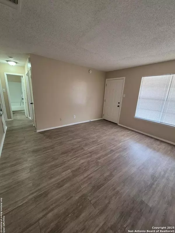 San Antonio, TX 78221,300 Moursund Blvd. UNIT 2