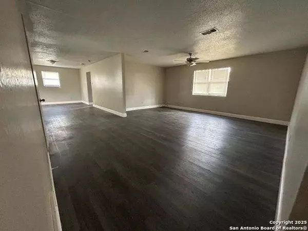 Von Ormy, TX 78073,18234 Benton City Rd