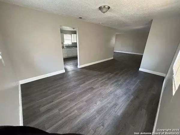 Von Ormy, TX 78073,18234 Benton City Rd