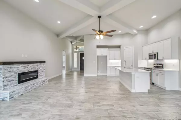 Lytle, TX 78052,112 Short Meadow