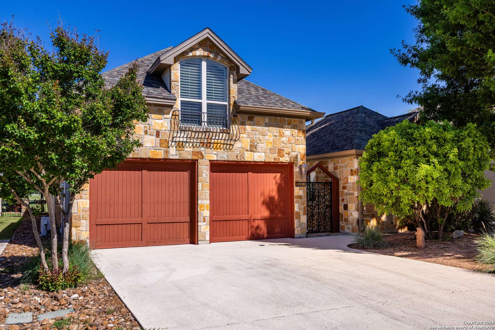 2885 Rock Barn Drive E, Kerrville, TX 78028