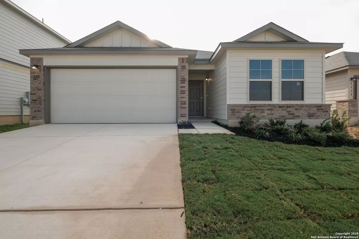 San Antonio, TX 78245,6216 Persimmon Lake