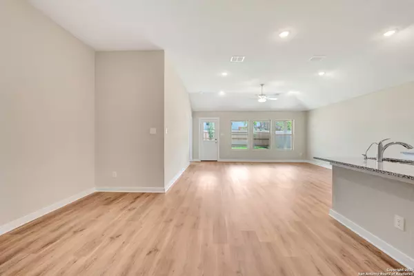 San Antonio, TX 78245,6216 Persimmon Lake