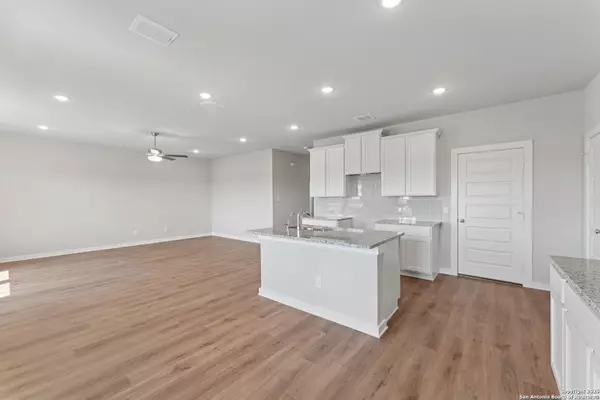 San Antonio, TX 78245,6207 Persimmon Lake