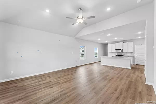 Converse, TX 78109,10355 White Hart Lane