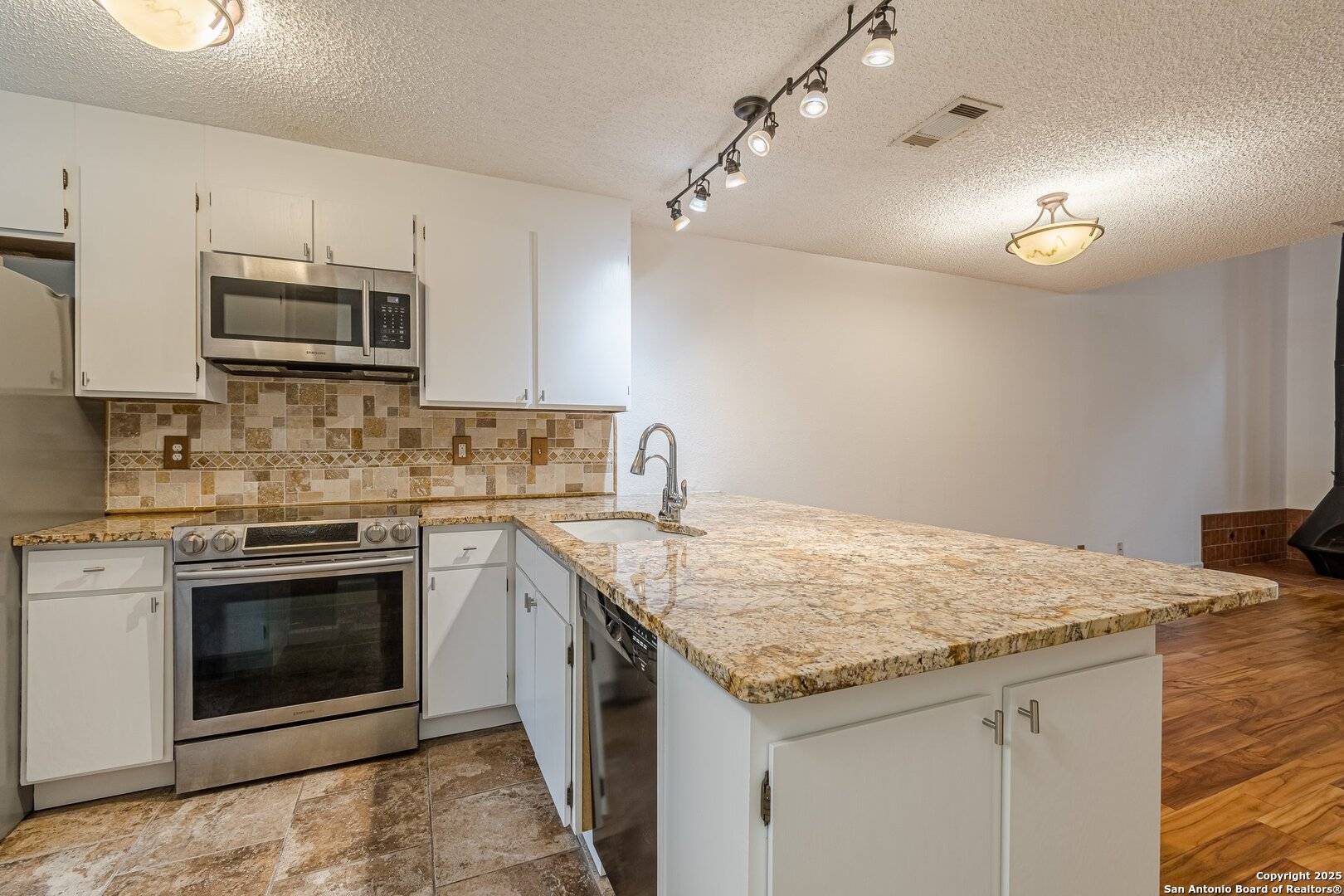 San Antonio, TX 78230,11815 Vance Jackson UNIT 2402