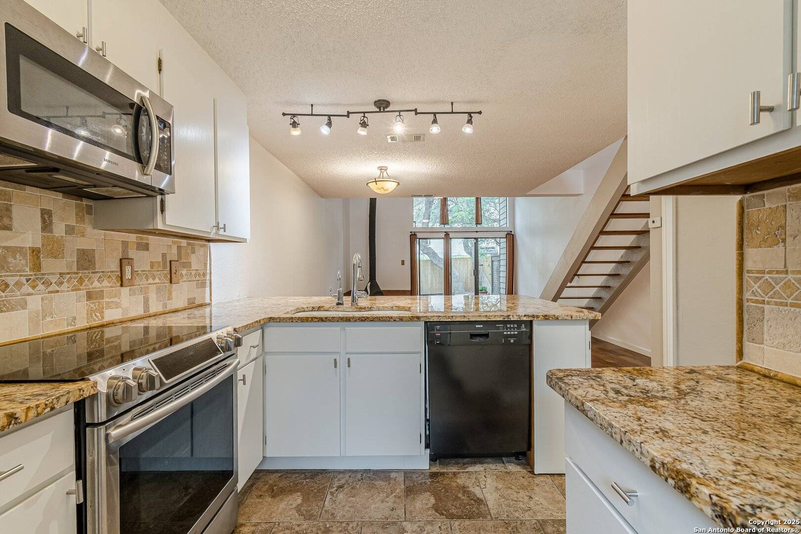 San Antonio, TX 78230,11815 Vance Jackson UNIT 2402