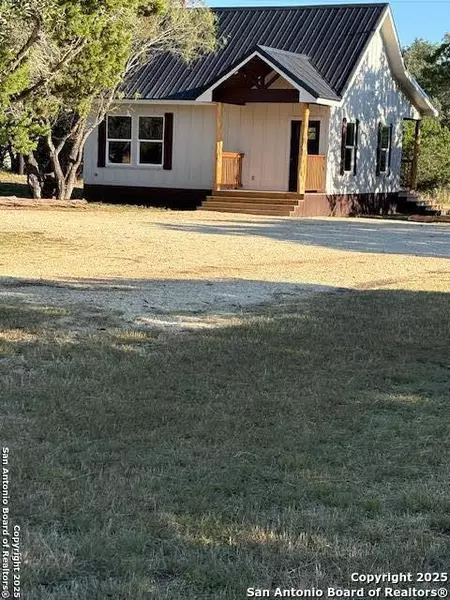 0 Loop Rd, Uvalde, TX 78801