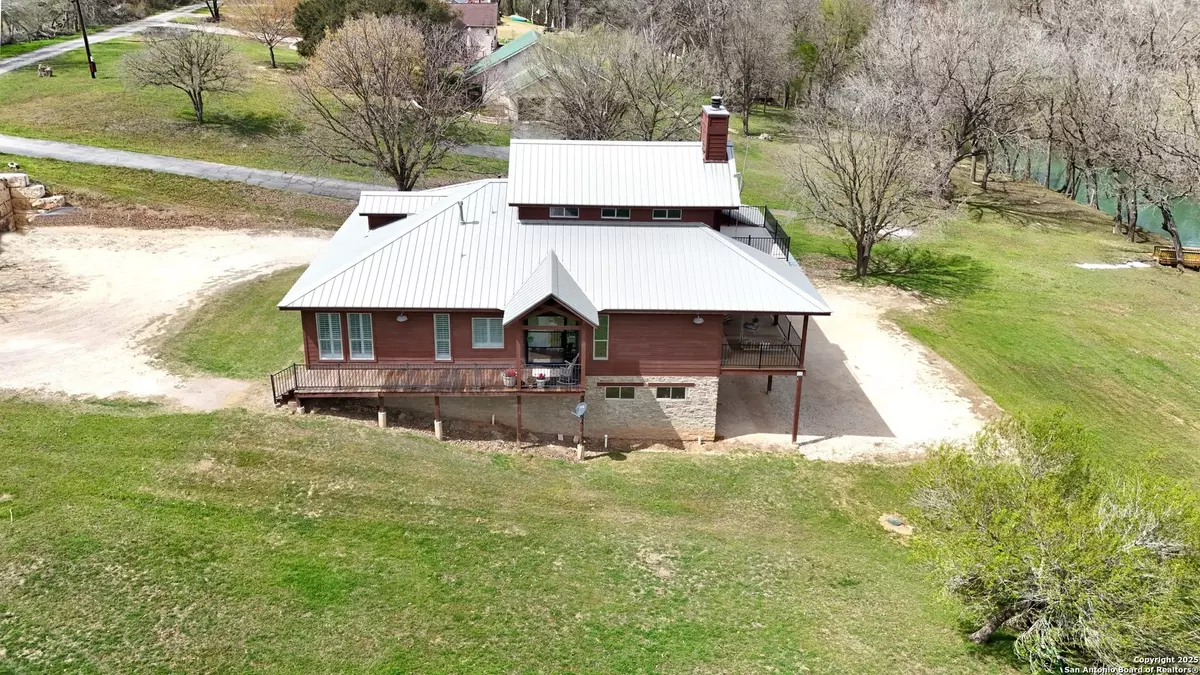 Kingsbury, TX 78638,398 Redbird