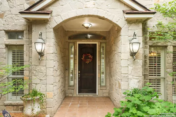 Helotes, TX 78023,15610 CHINQUAPIN