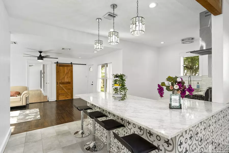 1214 Summit, San Antonio, TX 78201