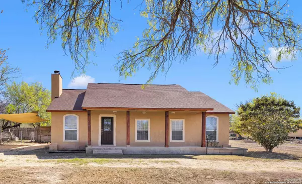 616 County Road 4639, Hondo, TX 78861