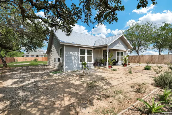 Devine, TX 78016,507 Hayden