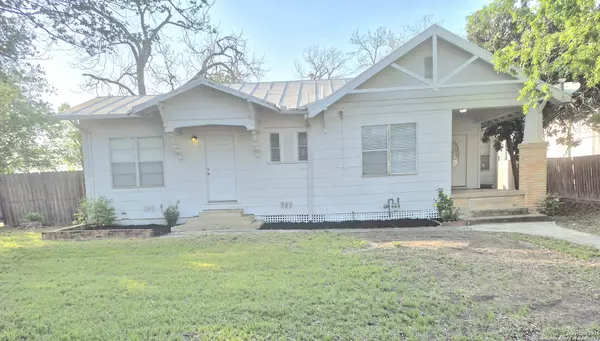 103 Avenue B,  Converse,  TX 78109