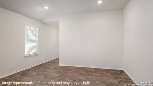 Floresville, TX 78114,108 Middle Green Loop