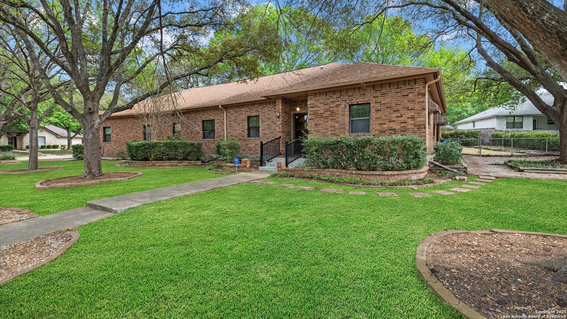 927 Earl, New Braunfels, TX 78130