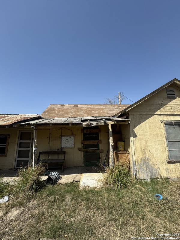 329 5th, Poteet, TX 78065