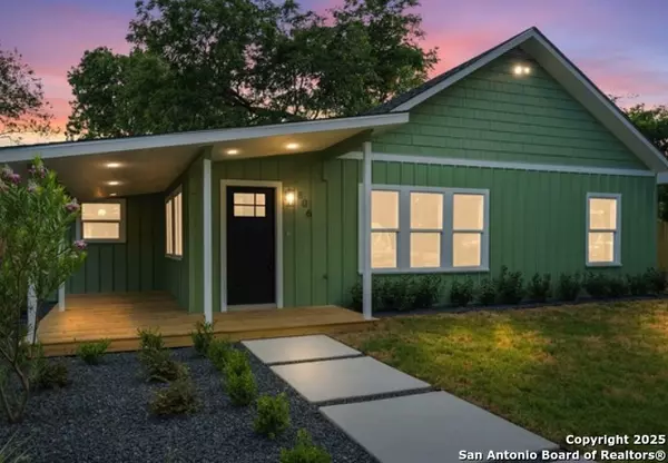 806 21st, Hondo, TX 78861