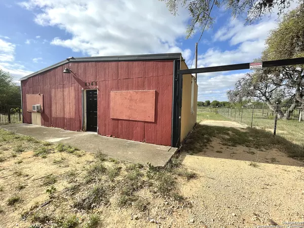 Bandera, TX 78003,8362 Wharton Dock Rd