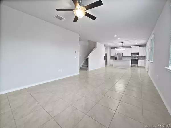 Converse, TX 78109,10335 Rosalina