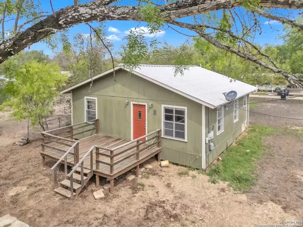 1502 16th, Hondo, TX 78861