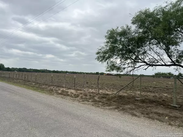 Carrizo Springs, TX 78834,1057 Midway