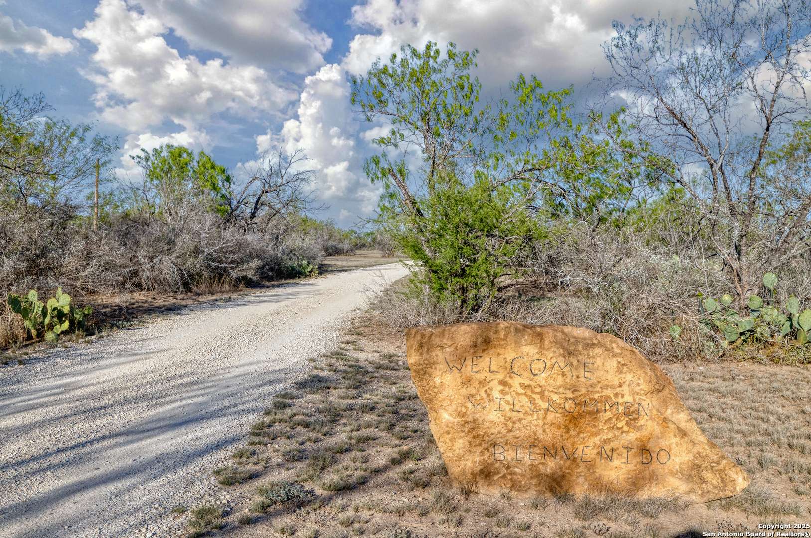 Uvalde, TX 78801,115 private road 4455