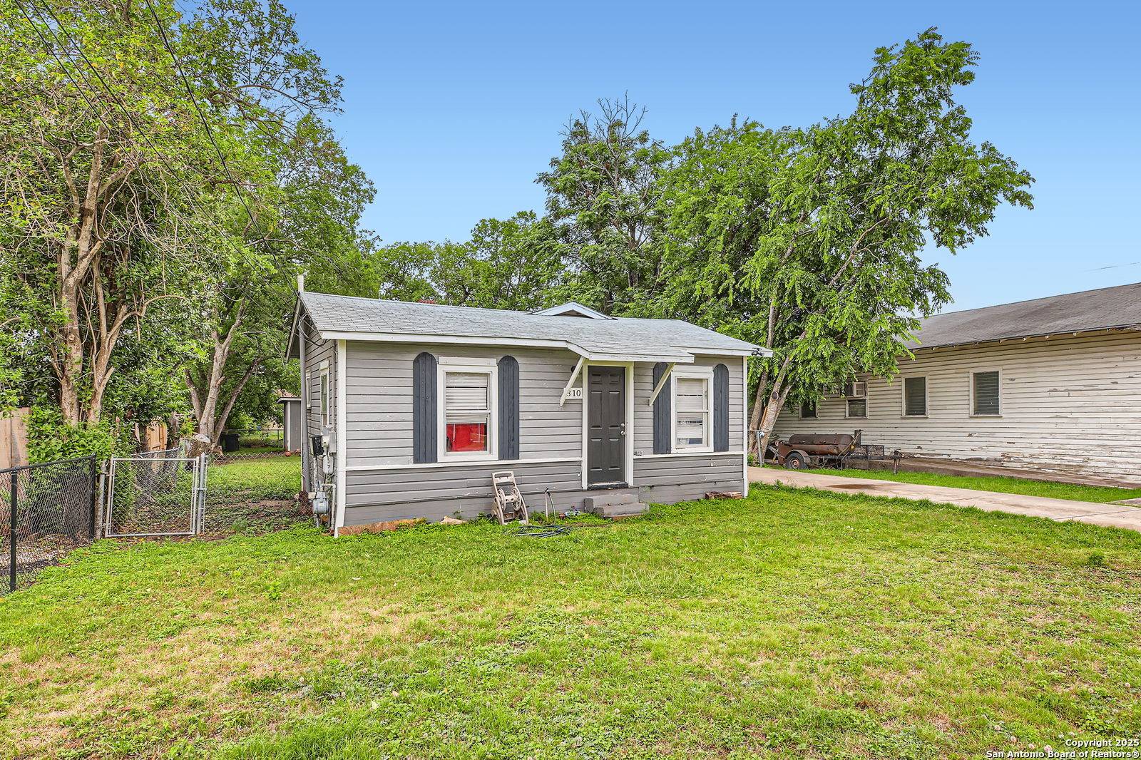 810 Sterling Dr, San Antonio, TX 78220