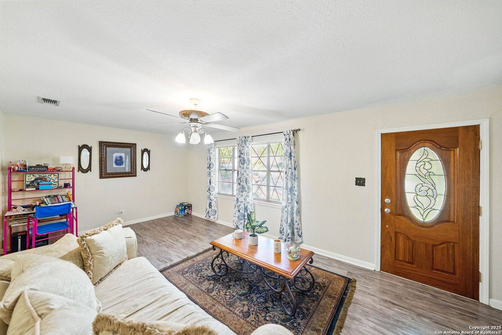Floresville, TX 78114,1508 E St.