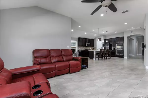 Helotes, TX 78023,11214 Rock Daisy