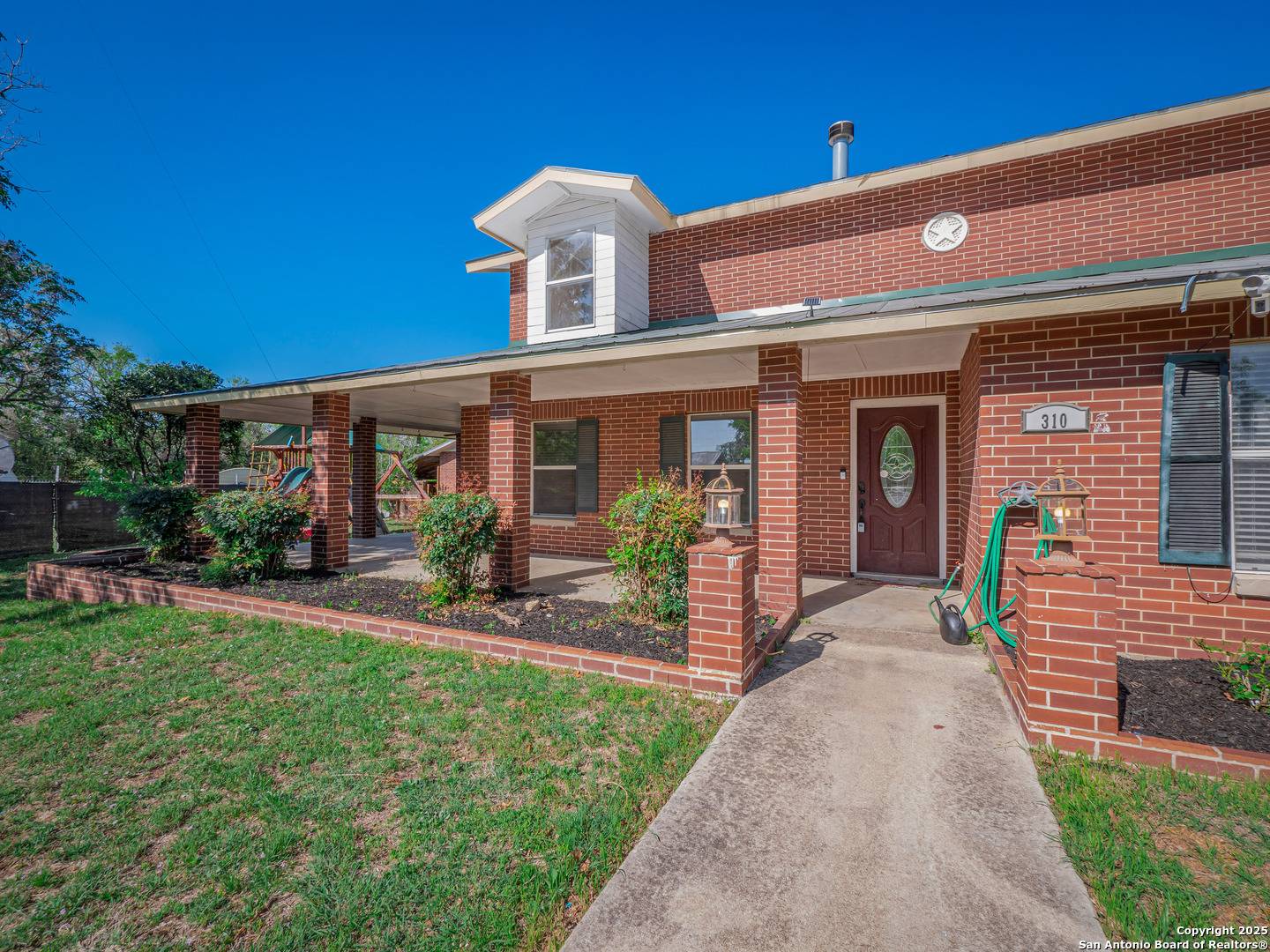 Comfort, TX 78013,310 East St