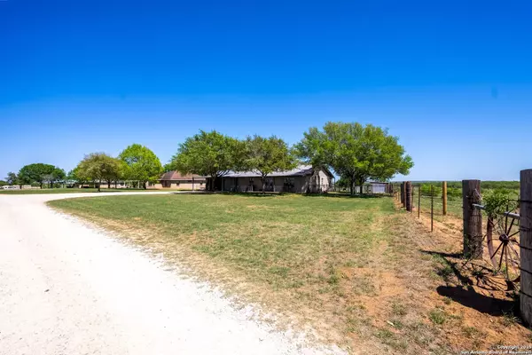 Adkins, TX 78101,9404 Crow Lane