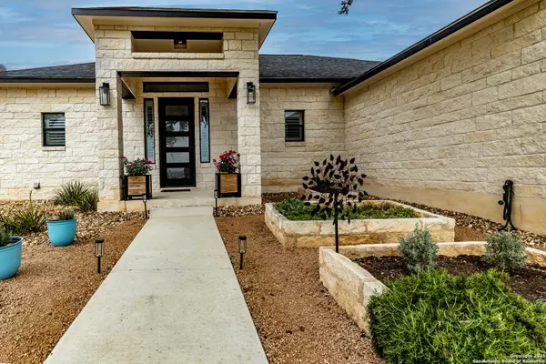Blanco, TX 78606,102 Eli Seal