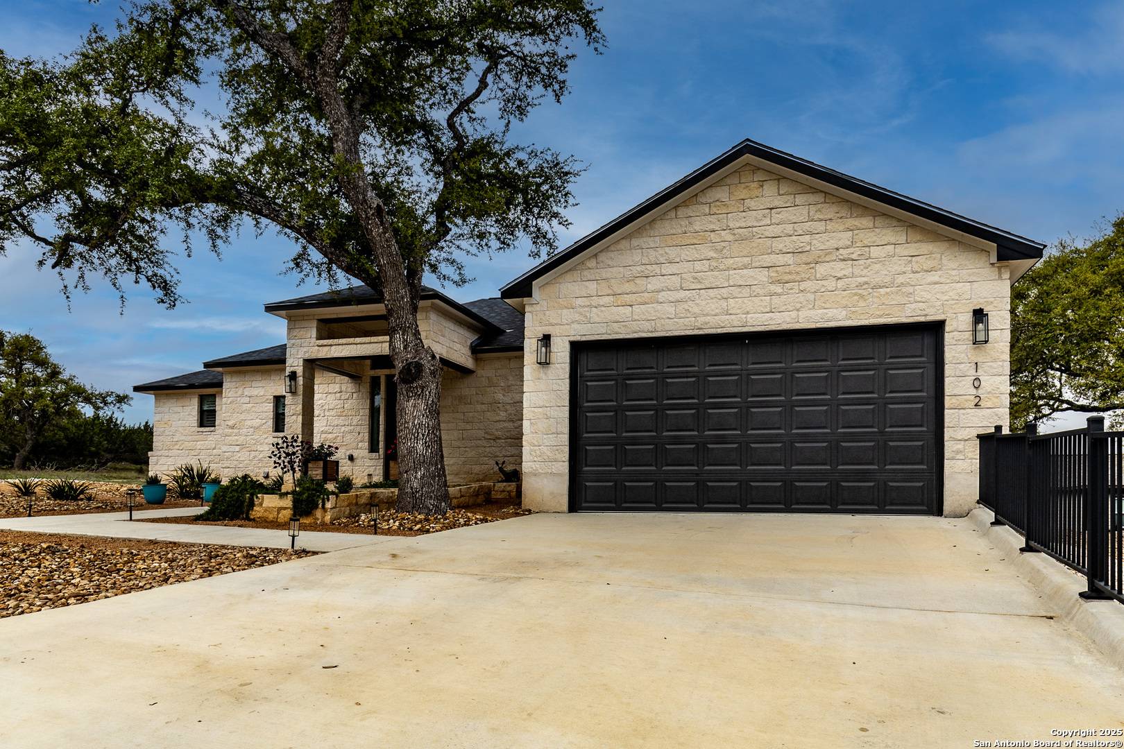 102 Eli Seal, Blanco, TX 78606