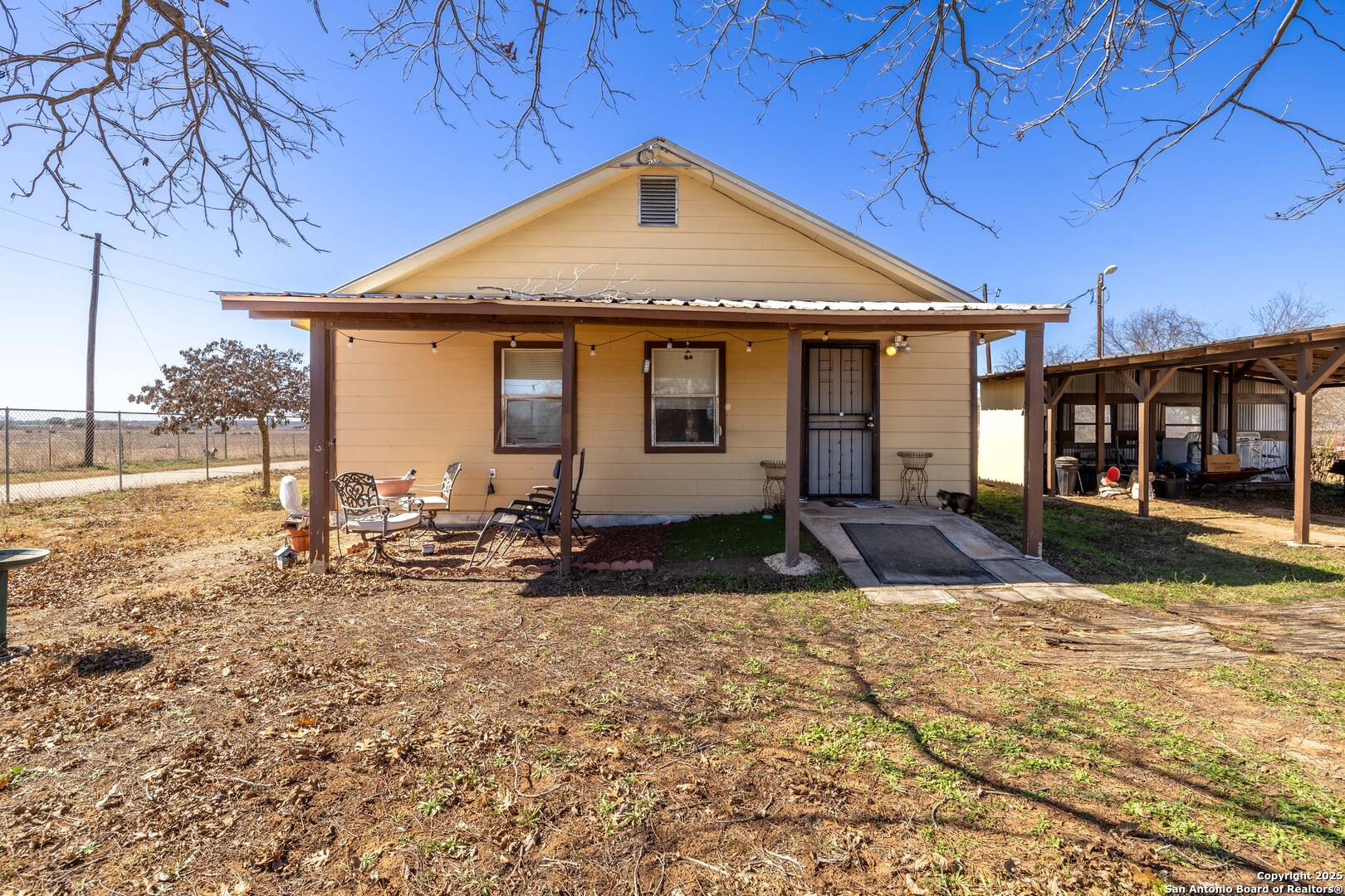 Devine, TX 78016,944 County Road 769