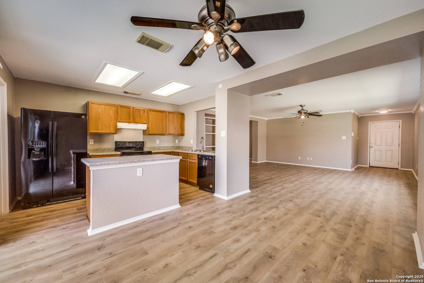 Live Oak, TX 78233,6611 Millrock