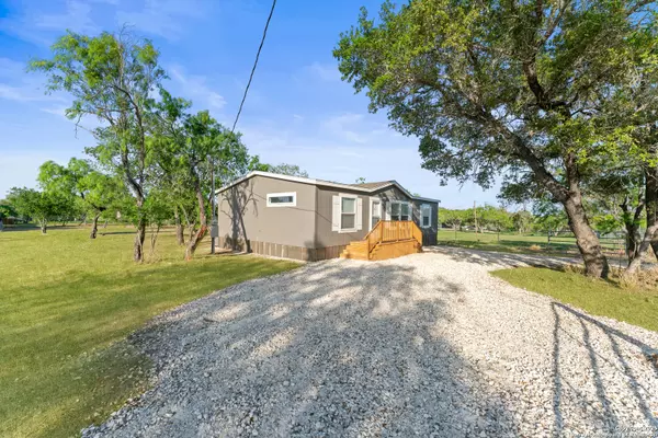 Pleasanton, TX 78064,315 CACTUS LN