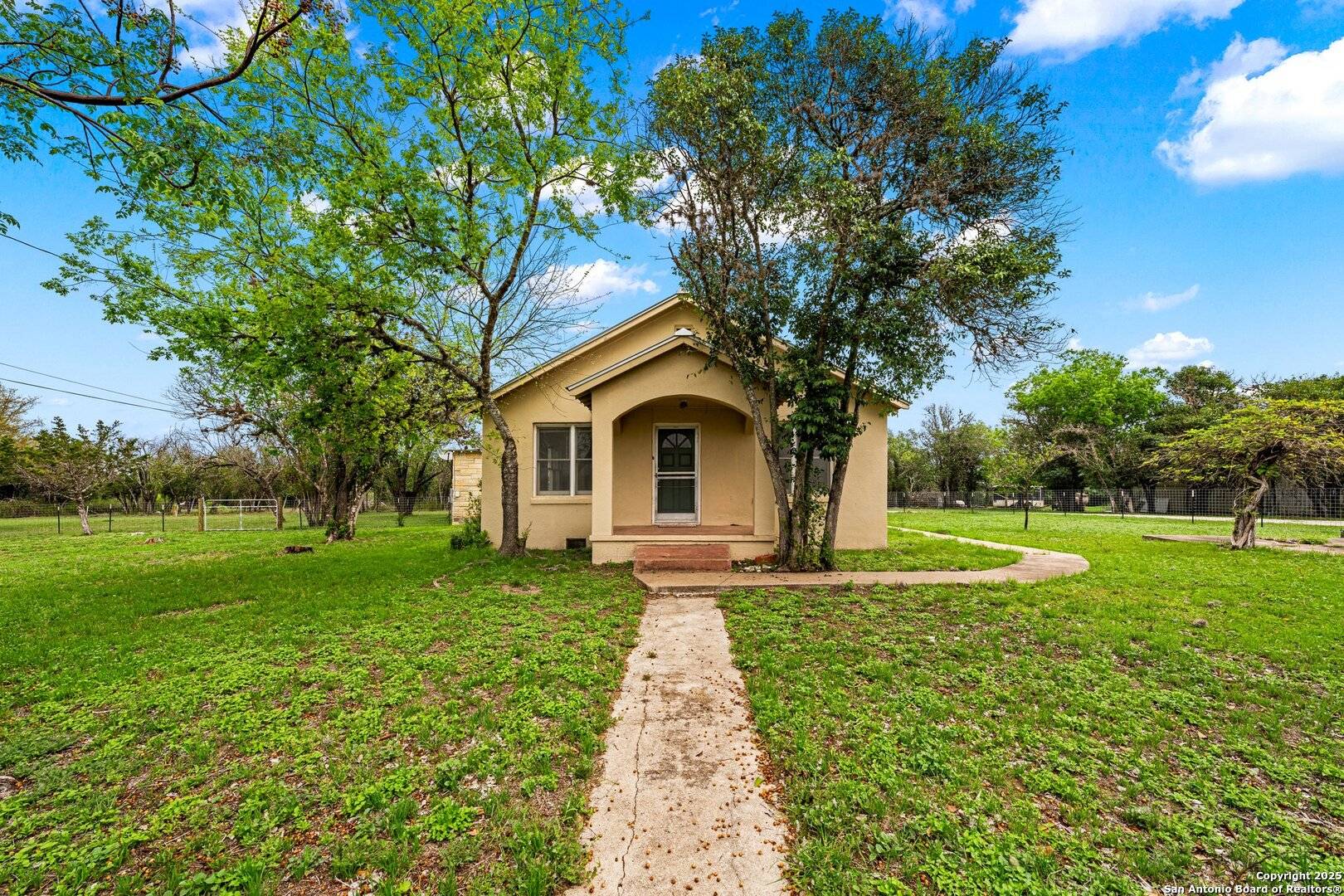 Medina, TX 78055,193 Bellows Ave.