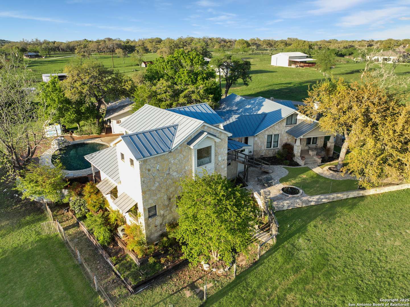 70 Cleo Ln, Boerne, TX 78006