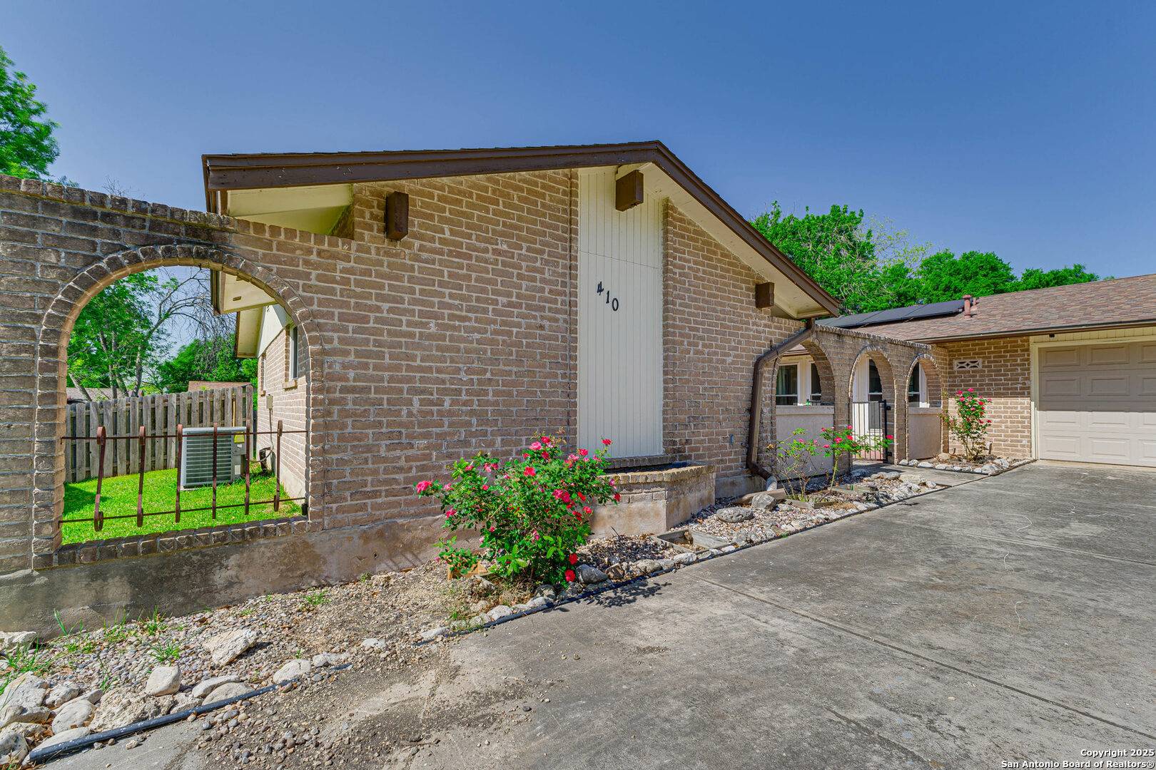 410 De Soto, Universal City, TX 78148