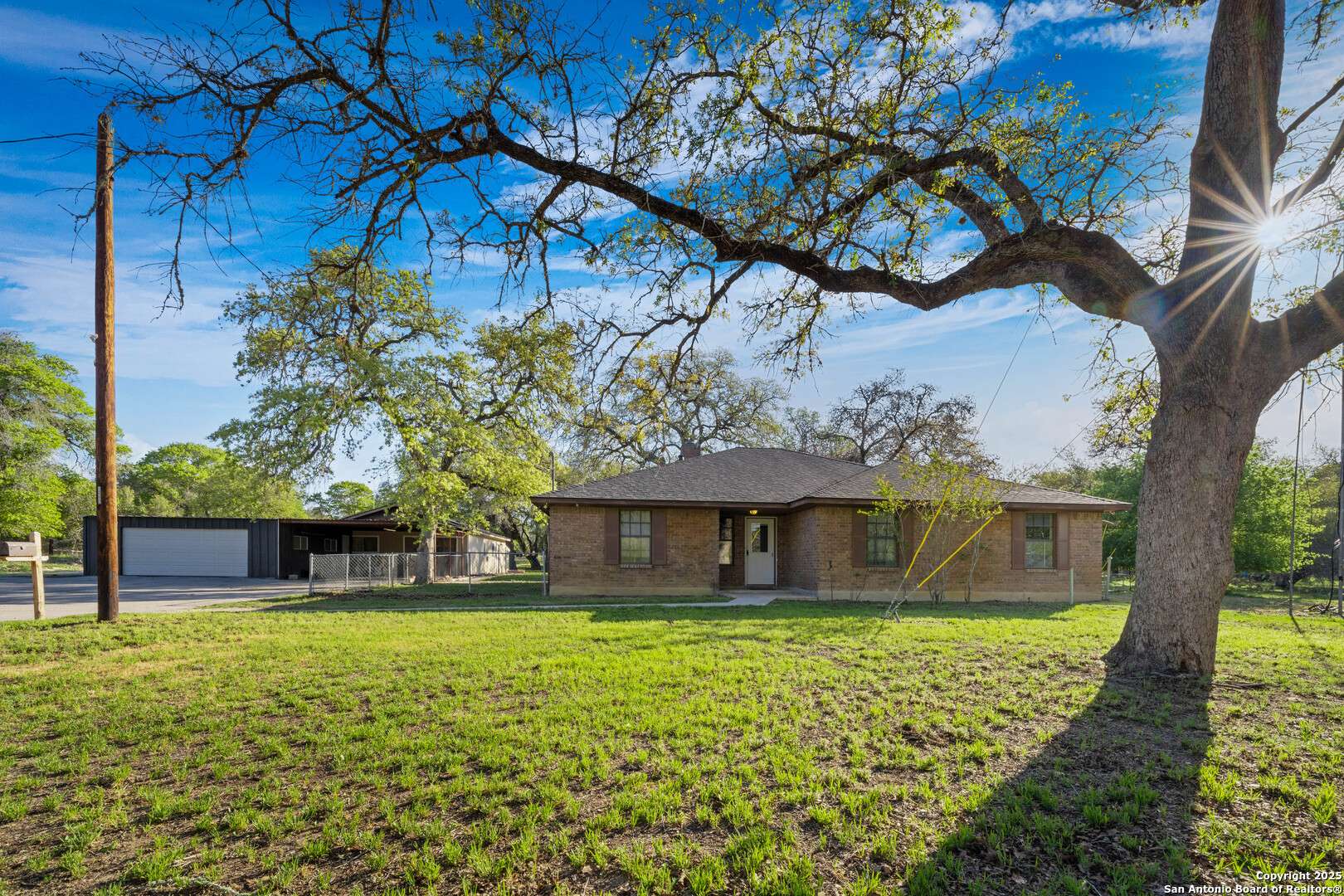 123 Lost Springs, Floresville, TX 78114
