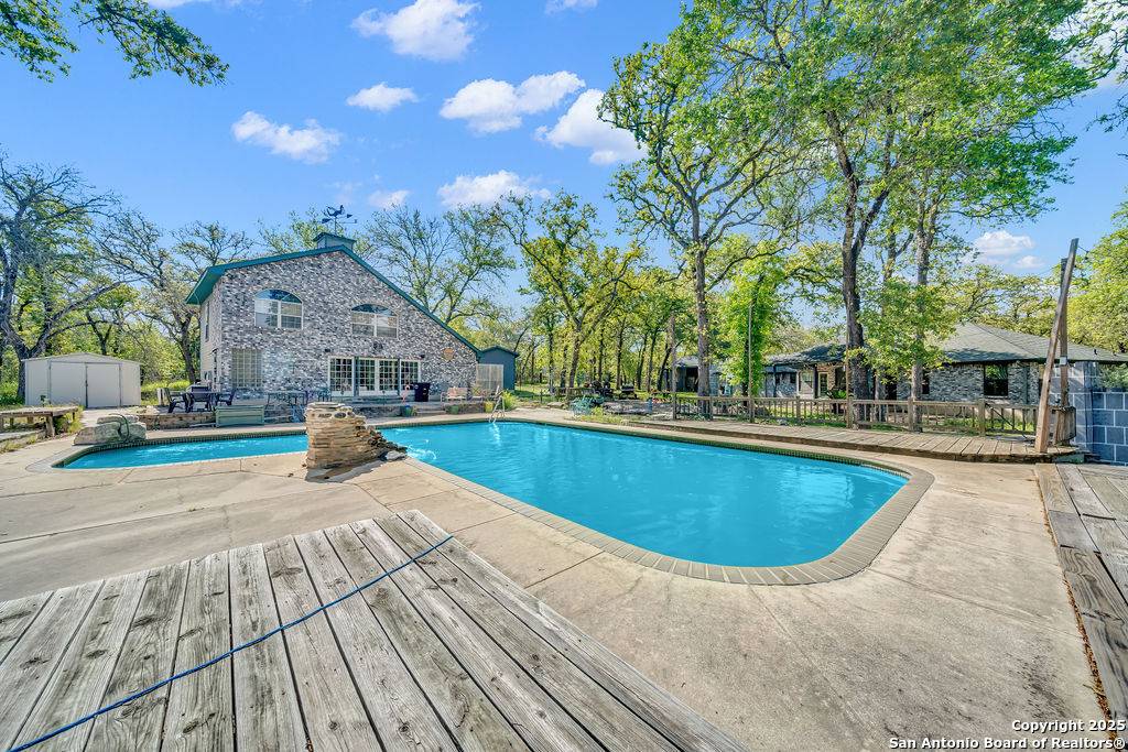 La Vernia, TX 78121,202 oak bend