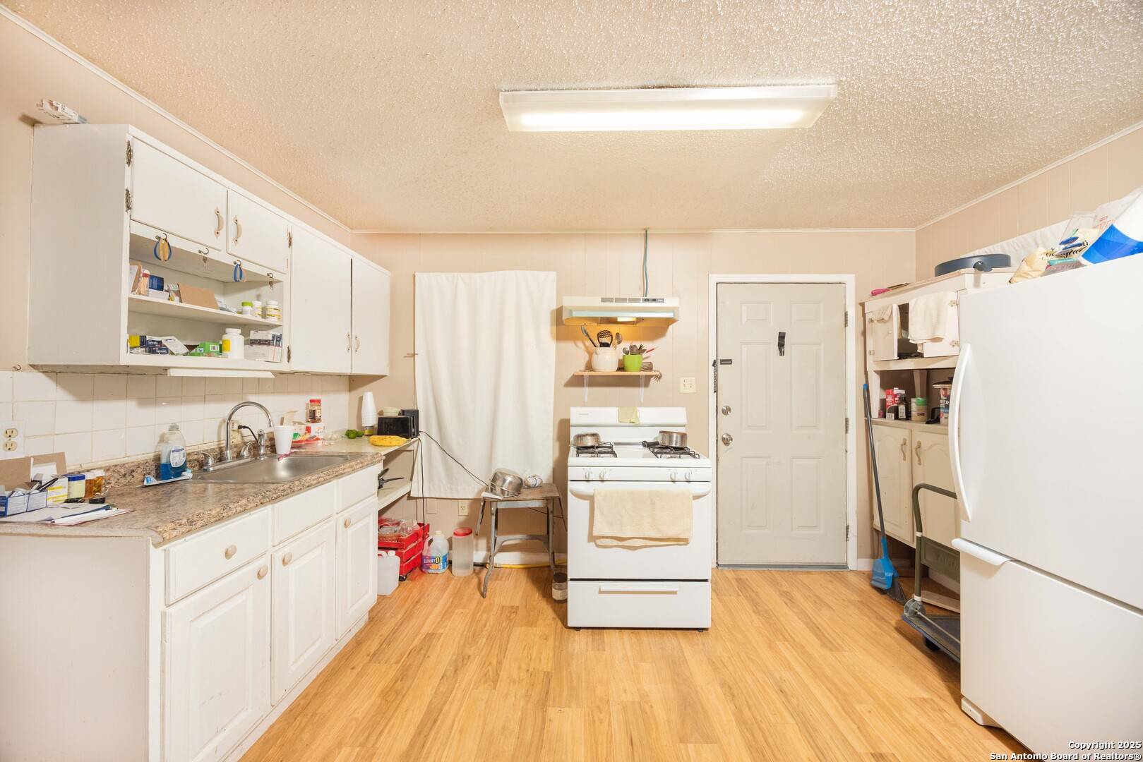 Pearsall, TX 78061,418 Cedar