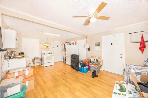 Pearsall, TX 78061,418 Cedar
