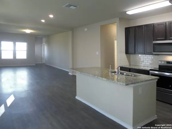 Converse, TX 78109,10807 Fox Trot Way