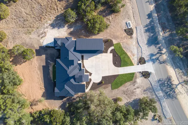 Mico, TX 78056,1142 PR 2771 Private Road