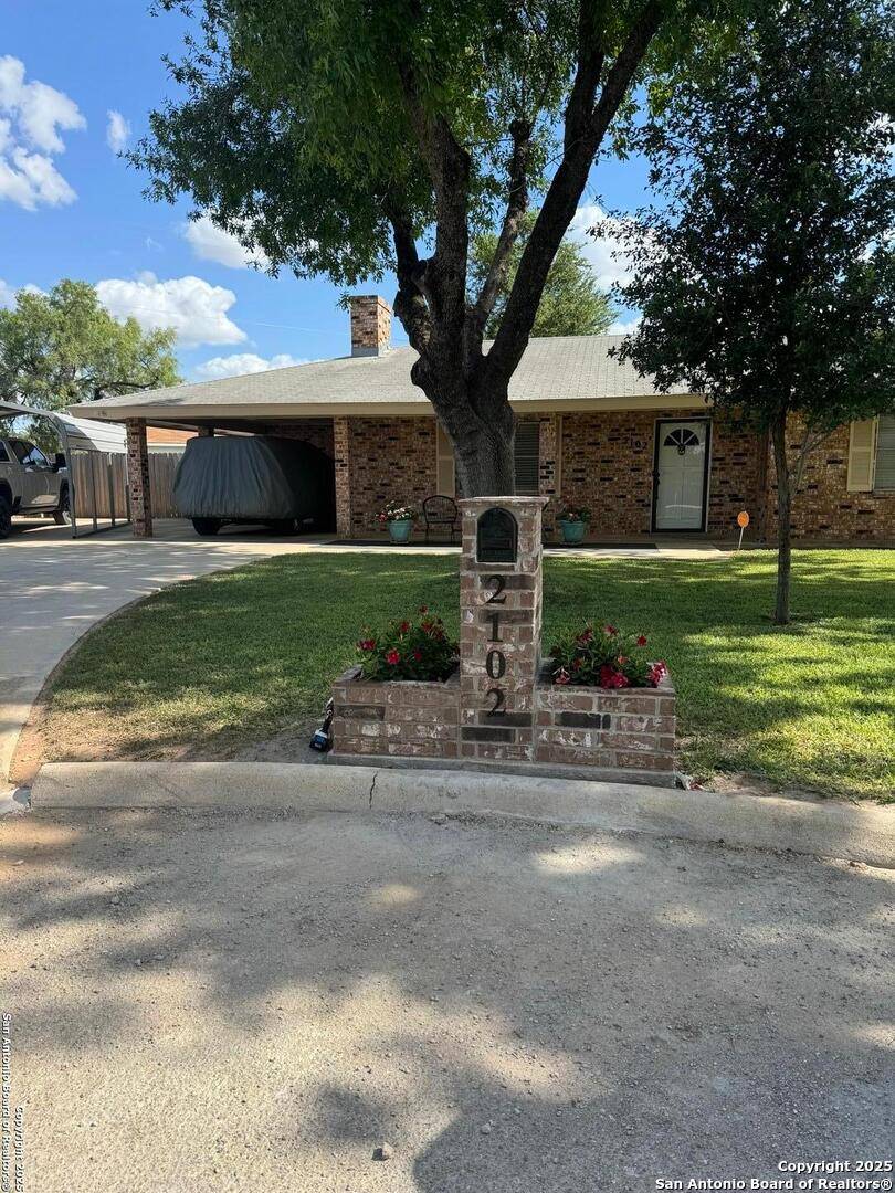 Carrizo Springs, TX 78834,2102 Wildcat